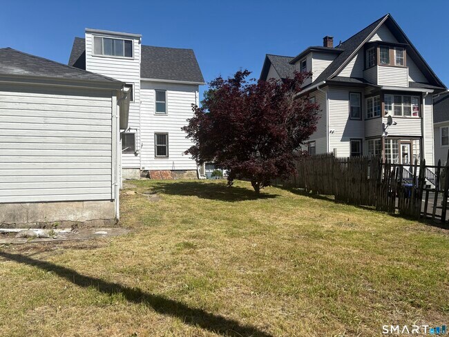 Building Photo - 231 Goddard Ave
