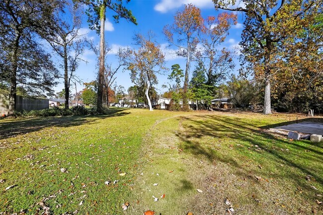 Building Photo - 23567 Pine Forest Dr