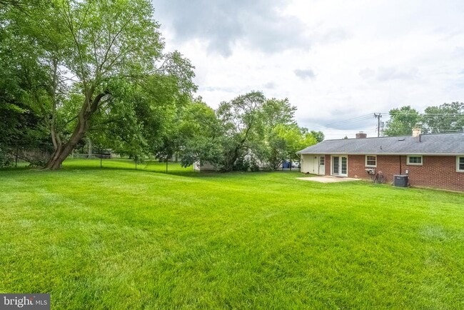 Building Photo - 5008 Treetop Ln