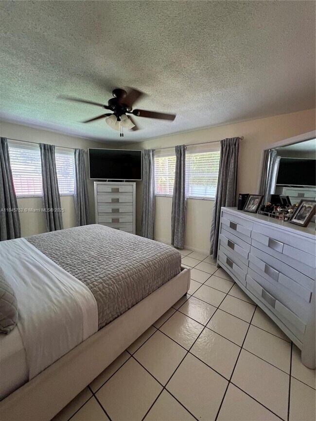 Building Photo - 5070 Ponderosa Ln
