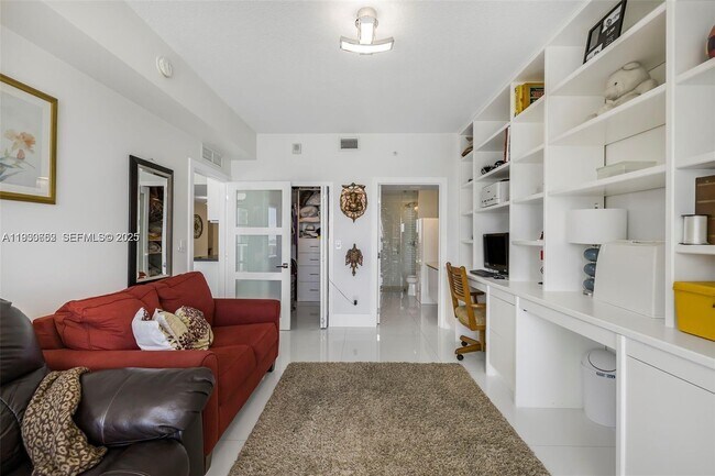 Building Photo - 600 NE 27th St