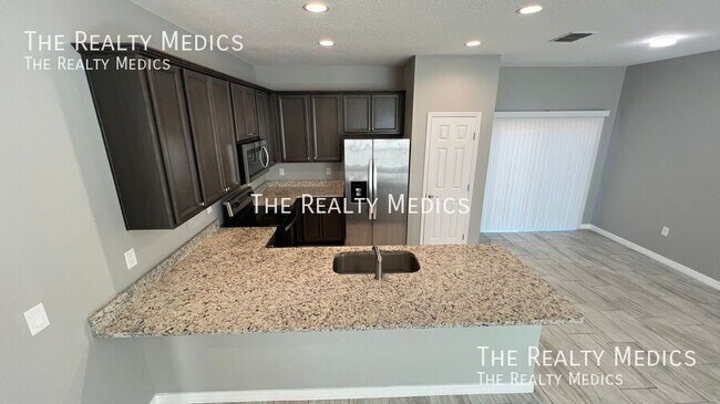 Building Photo - 1247 San Matio St