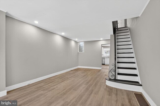 Building Photo - 2422 S Iseminger St