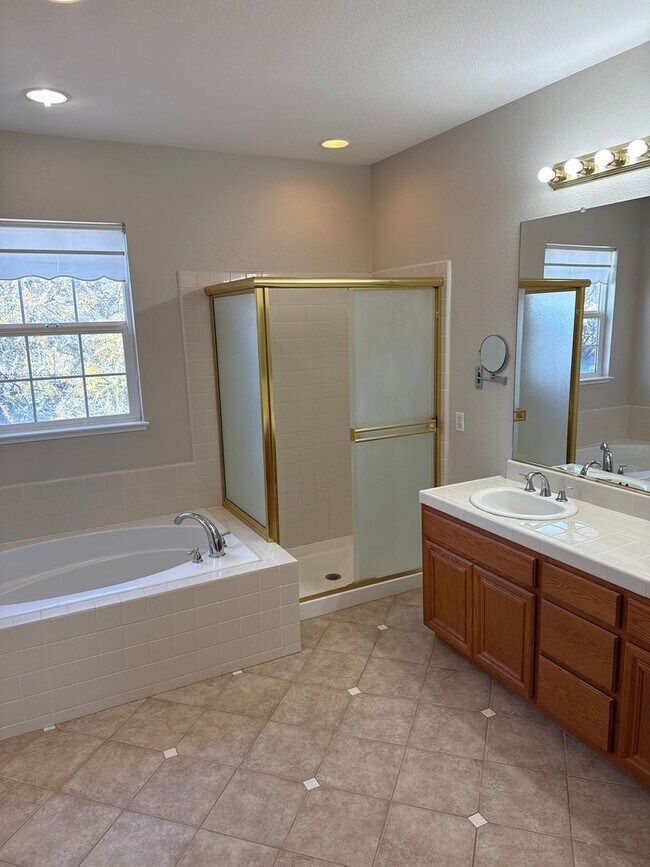 Building Photo - Everything you wanted