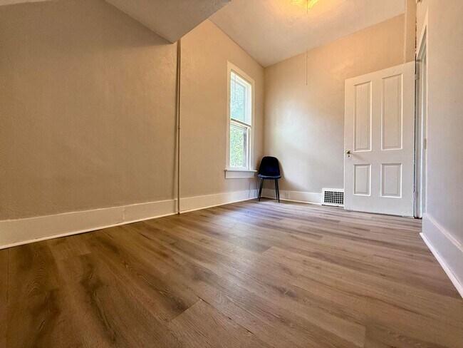 Building Photo - 280 Mason Ave