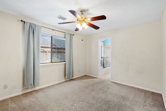 Building Photo - 815 Millpond Dr