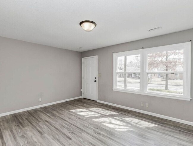 Building Photo - Adorable 3 bed, 1 bath!