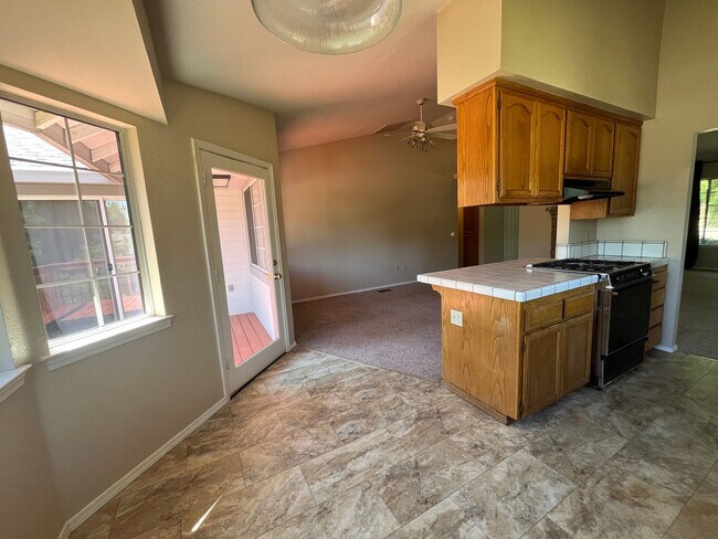 Building Photo - Mary Lake home! Must see!