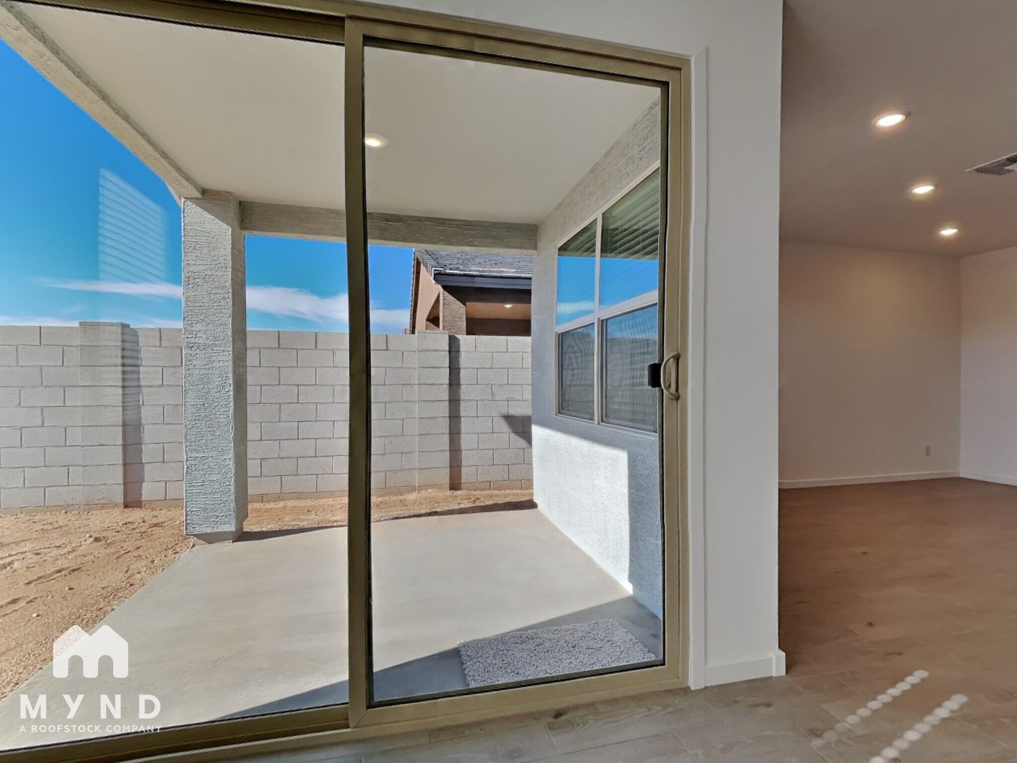 Building Photo - 17335 W Sunnyslope Ln