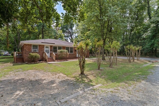 Building Photo - 107A Stinson St Ext
