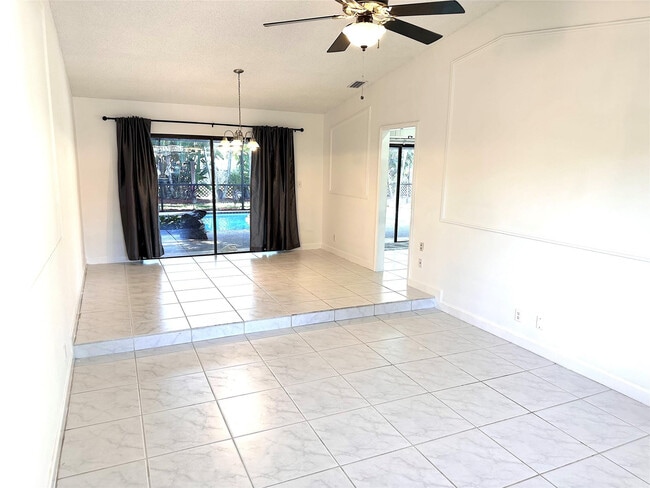 Building Photo - 676 NW 107th Ln