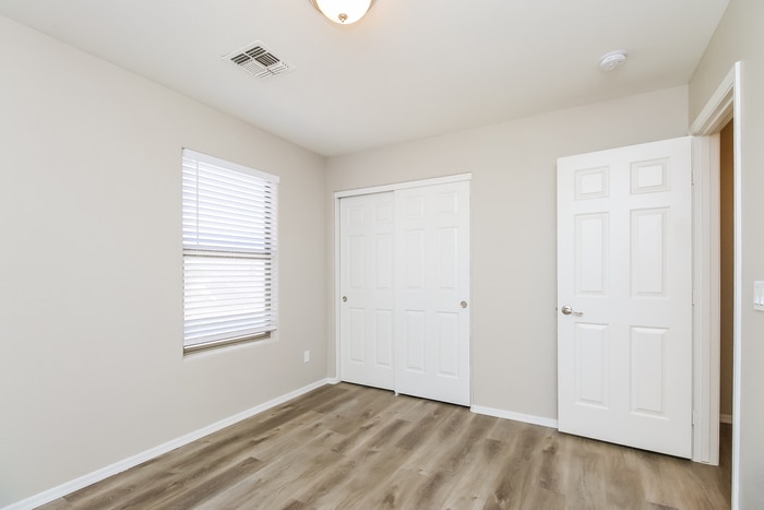 Building Photo - 2328 E Meadow Chase Dr