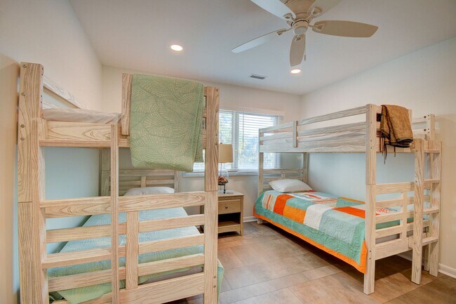 Building Photo - Seasonal Rental: Total Relaxation with Sou...