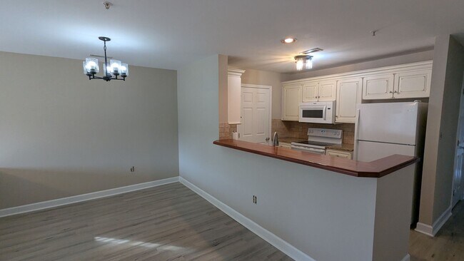 Building Photo - Three Bedroom Waterfront Condo Mooresville