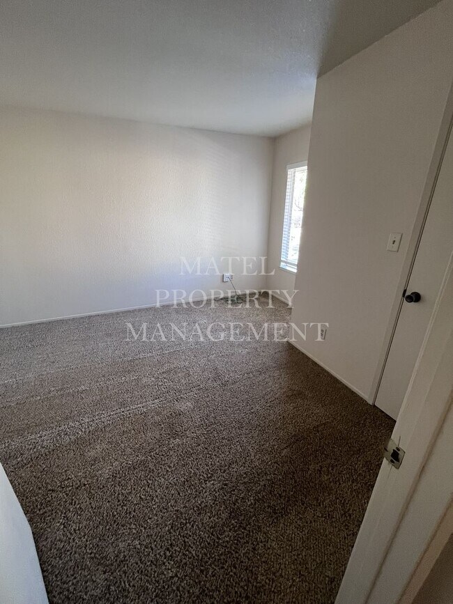 Building Photo - COLO370