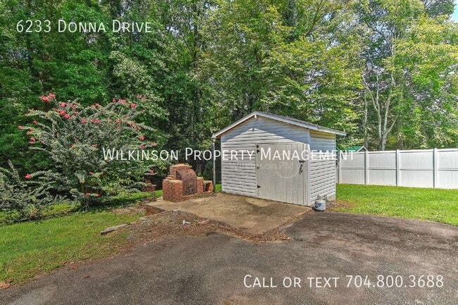 Building Photo - 6233 Donna Dr