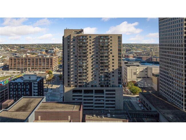 Building Photo - 66 9th St E