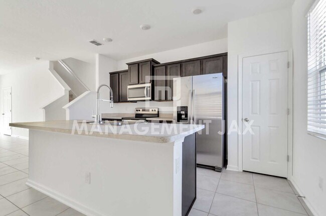 Building Photo - 8306 Zenith Cir