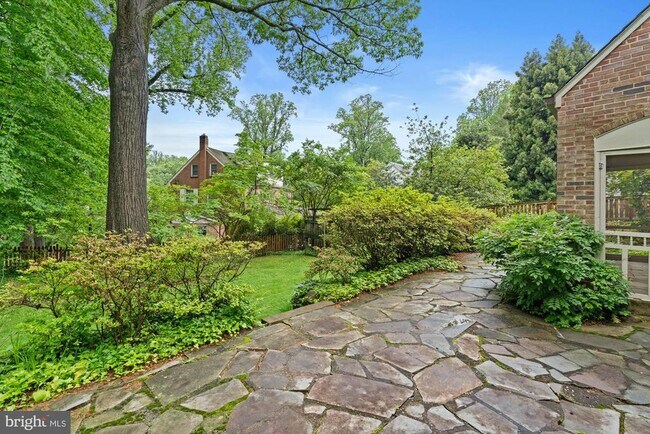 Building Photo - 5222 Duvall Dr