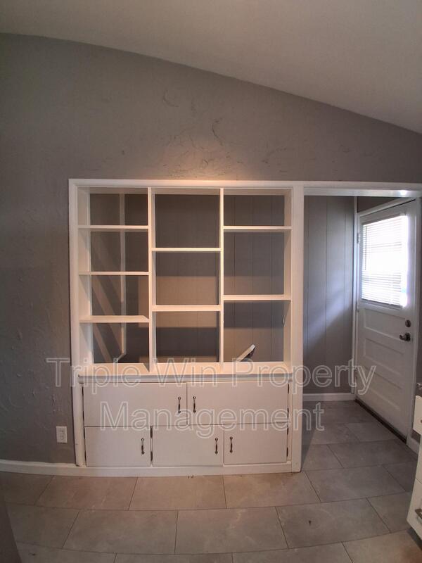 Building Photo - 524 Acorn Dr