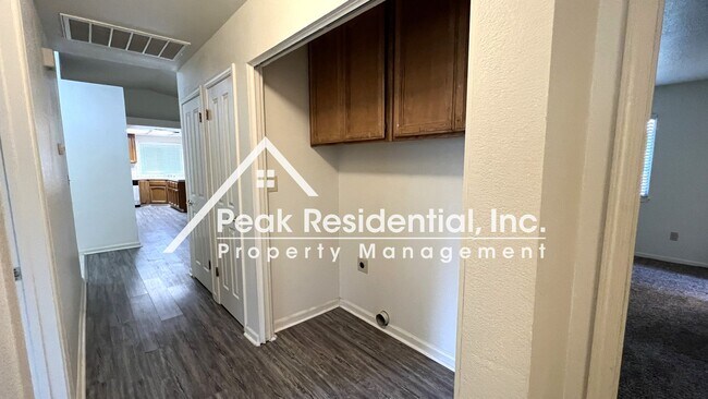 Building Photo - Very Nice 3bd/2ba Citrus Heights Home with 2 Car Garage - Must See!