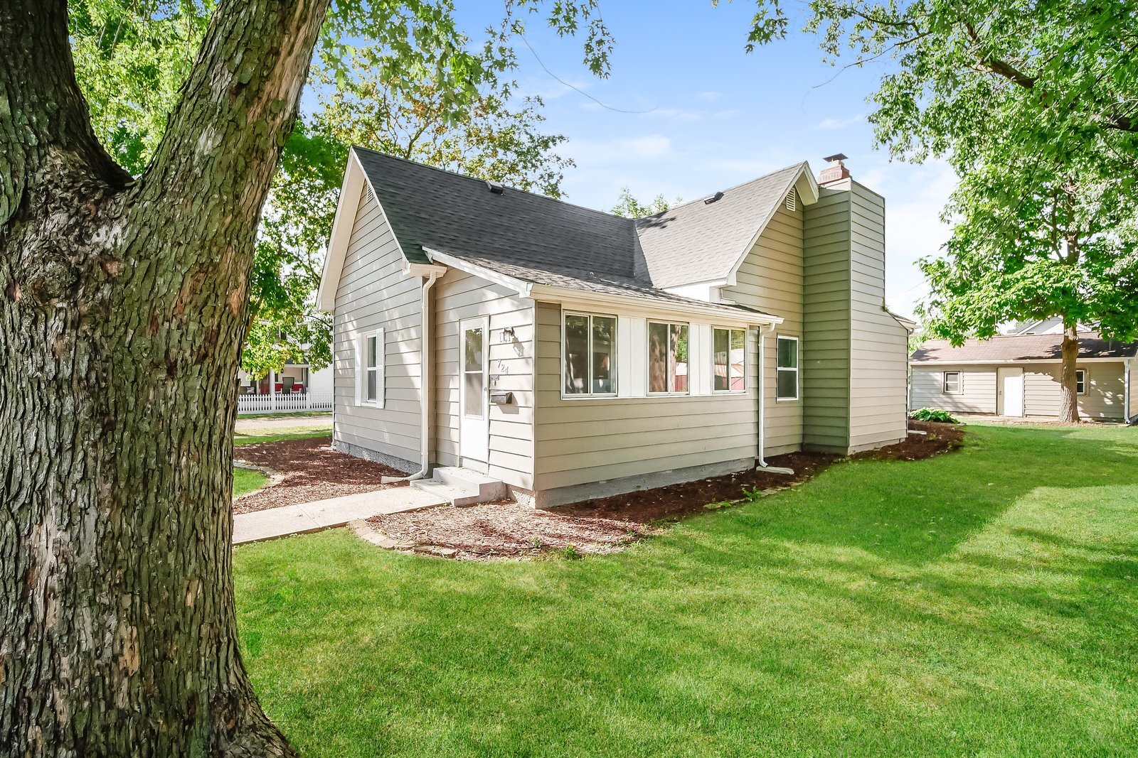 Building Photo - 724 W Royal St