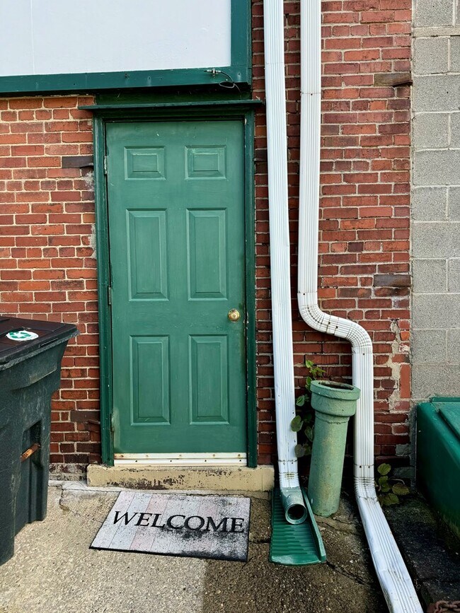 Building Photo - 11 Main St