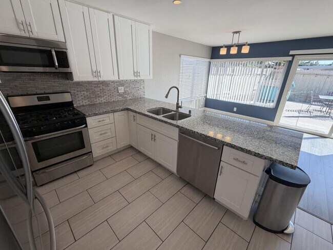 Building Photo - 11169 Avenida Del Gato