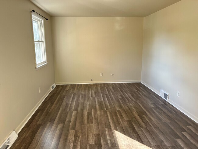 Building Photo - 100 Brittany Dr