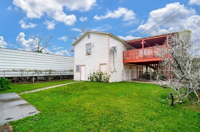 Building Photo - 701 Redan St