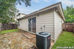 Building Photo - 323 Amberdale Oak