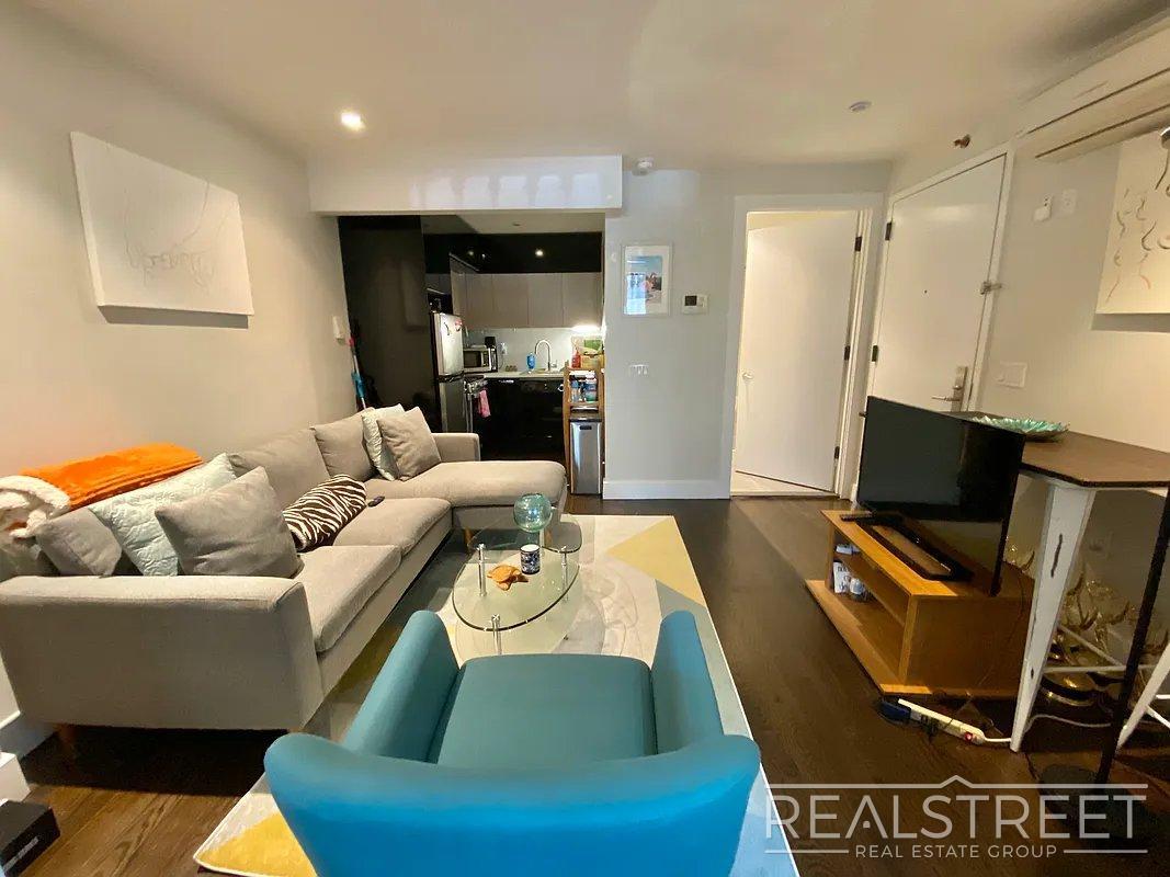 Building Photo - Modern Ground-Floor 1 Bedroom with Gym, Roof Deck & Courtyard in Prime Williamsburg