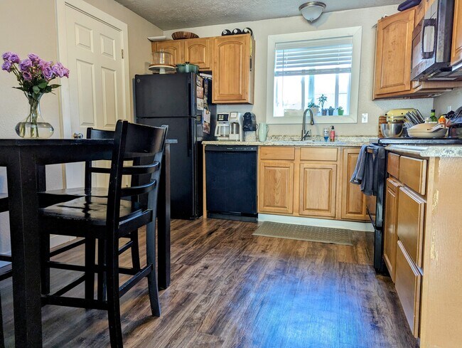 Building Photo - 3012 N Hogan St