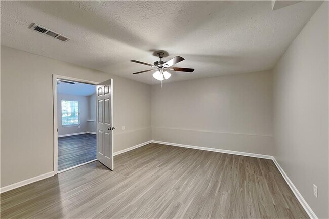Building Photo - 3929 Lookout Point Dr