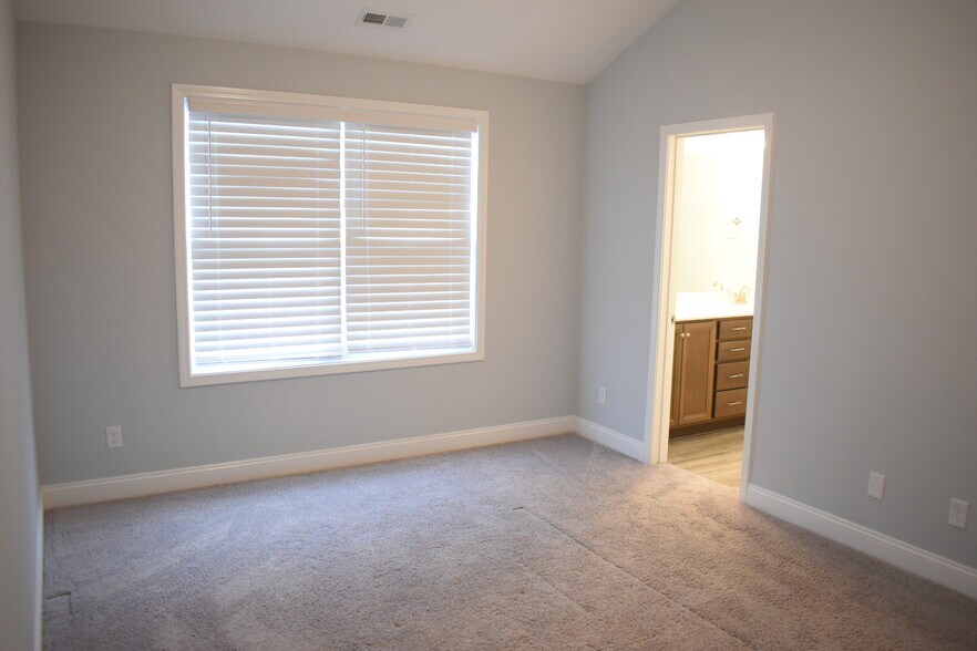 Building Photo - 4624 Runaway Bay Ln