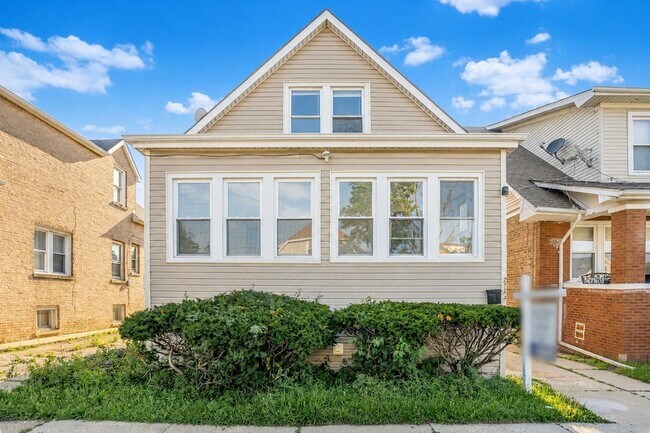 Building Photo - 2724 N Mobile Ave