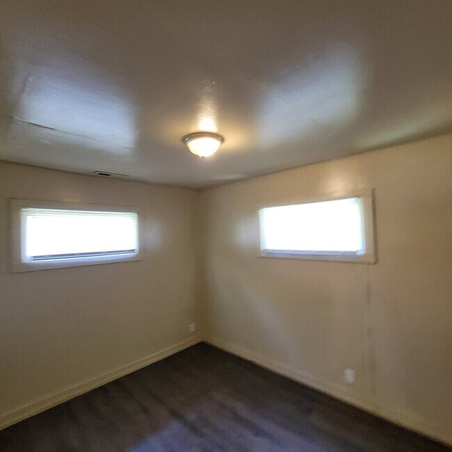 Building Photo - 3 Bedroom only a couple of blocks from popular Washington Park