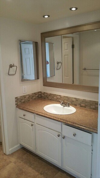 Building Photo - 2841 S Fairview St