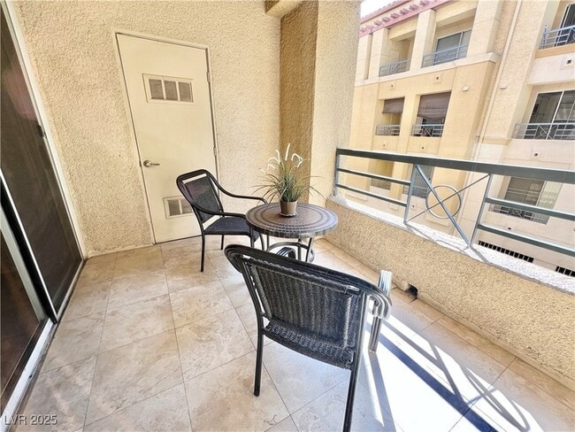 Building Photo - 230 E Flamingo Rd