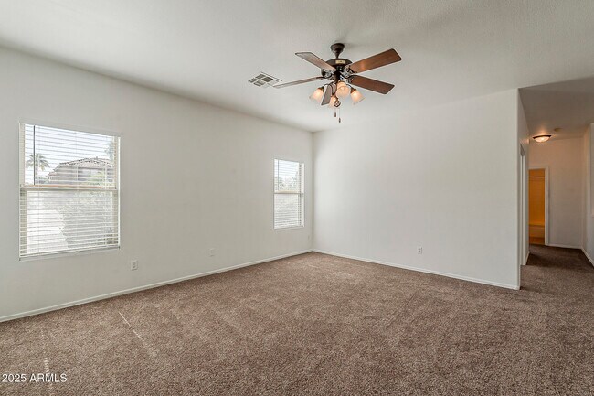 Building Photo - 2286 E Peach Tree Dr