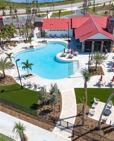 Building Photo - 15375 Grn Acrs Ave