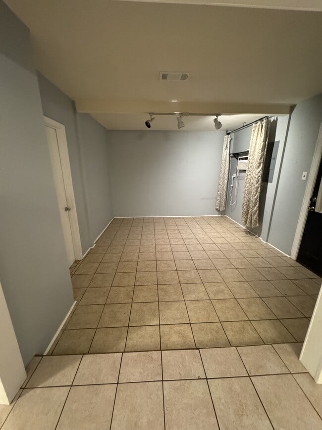 Building Photo - 3608 Edgemont Dr