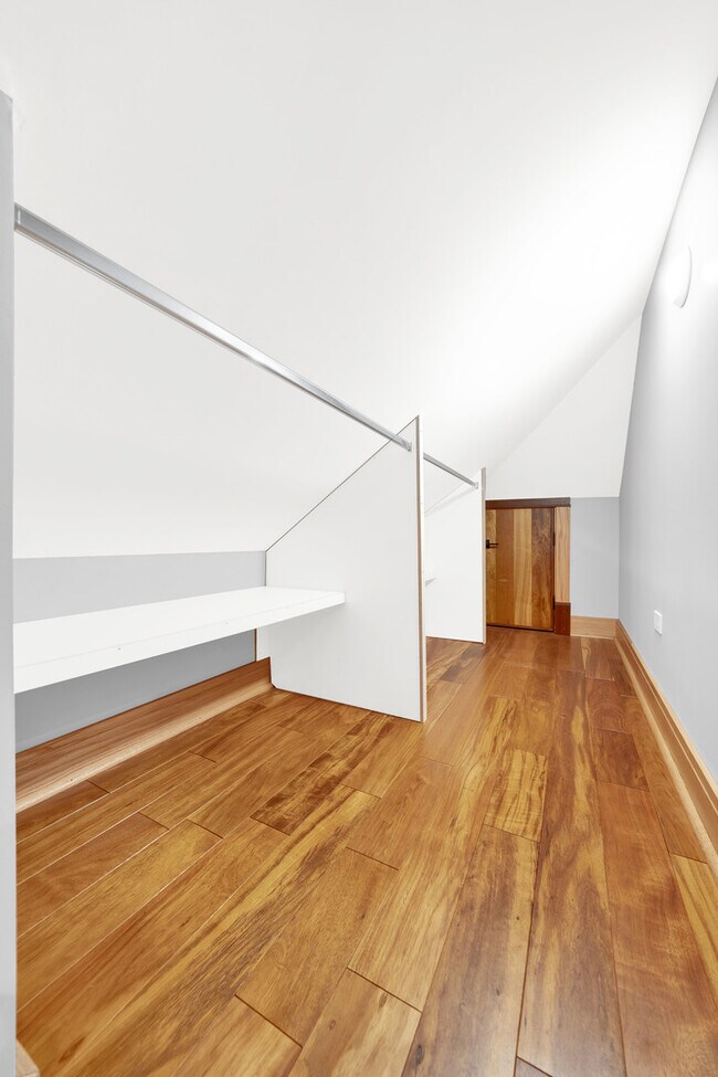 Building Photo - 1226 S 60th Ct