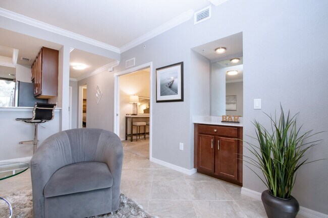 Building Photo - Like new 2BR, 2BA garage condo-Lakewood National