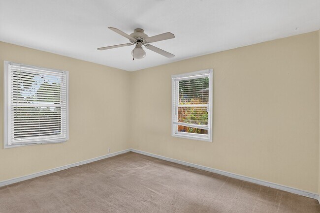 Building Photo - 2124 NE 78th Ave
