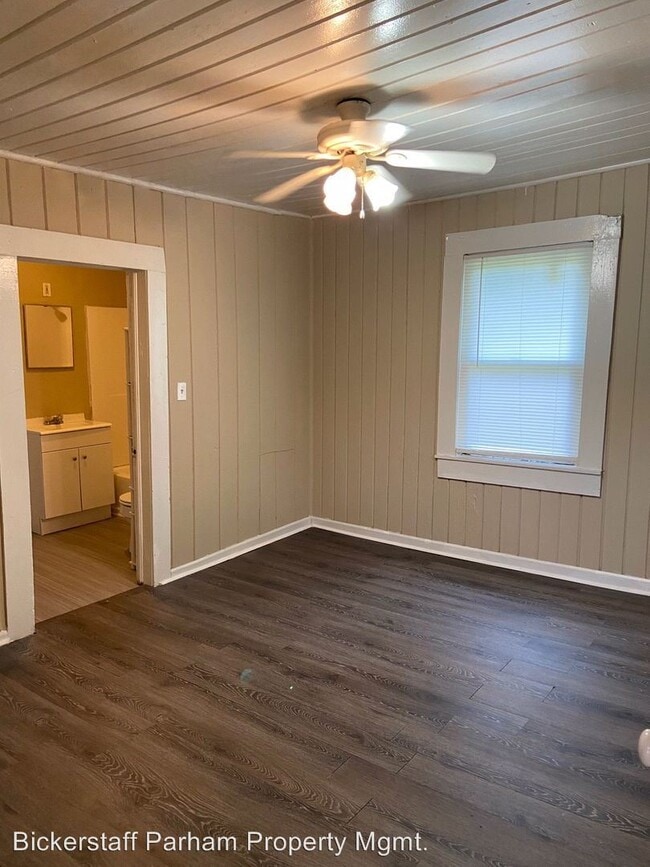 Building Photo - 2 br, 1 bath House - 2406 Clover Lane