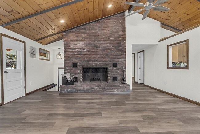 Building Photo - 23 Laurie Ln