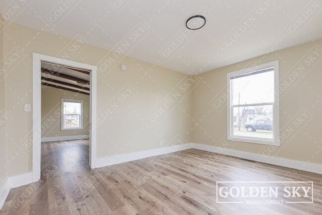 Building Photo - 240 S Main St