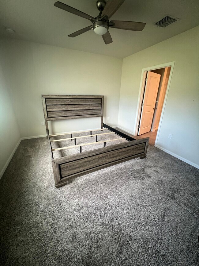 Building Photo - 43699 Cattleman Dr