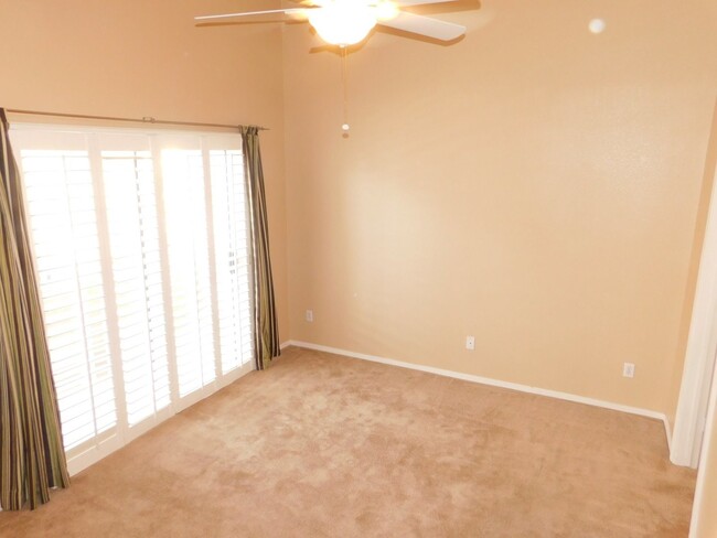 Building Photo - FURNISHED 2 Bed/2 Bath One Car Garage Upst...